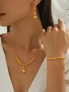 Elegant Butterfly Pattern Fashion Jewelry Set, Necklace Earrings Bracelet, Copper Chain Design, Perfect Gift for Women, Fashionable Jewelry Set