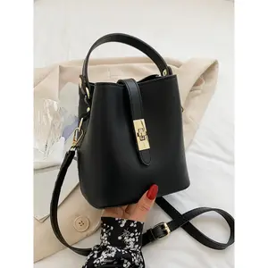 Small and simple fashion bucket bag with niche design, multiple colors, metal buckle handbag, casual trendy handbag, crossbody bag, fashionable commuter bag, versatile and large capacity, suitable for office workers shopping, dating, etc.