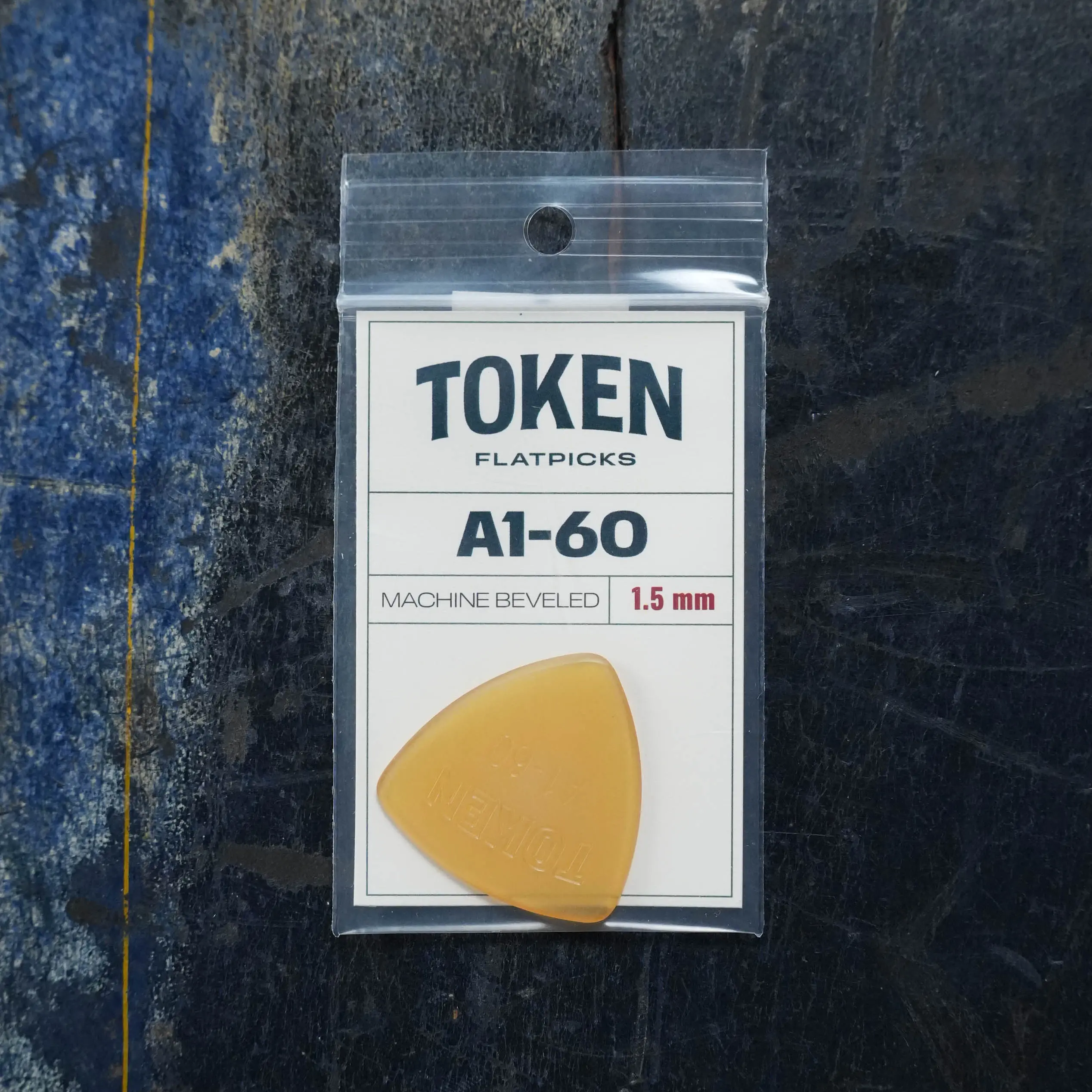 Token A1-60 AMBER Flatpick - Large Triangle 1.52mm