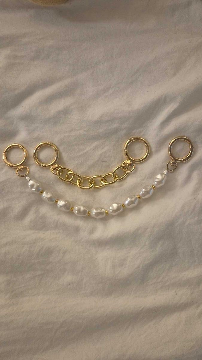 Item: 2pcs Pearl