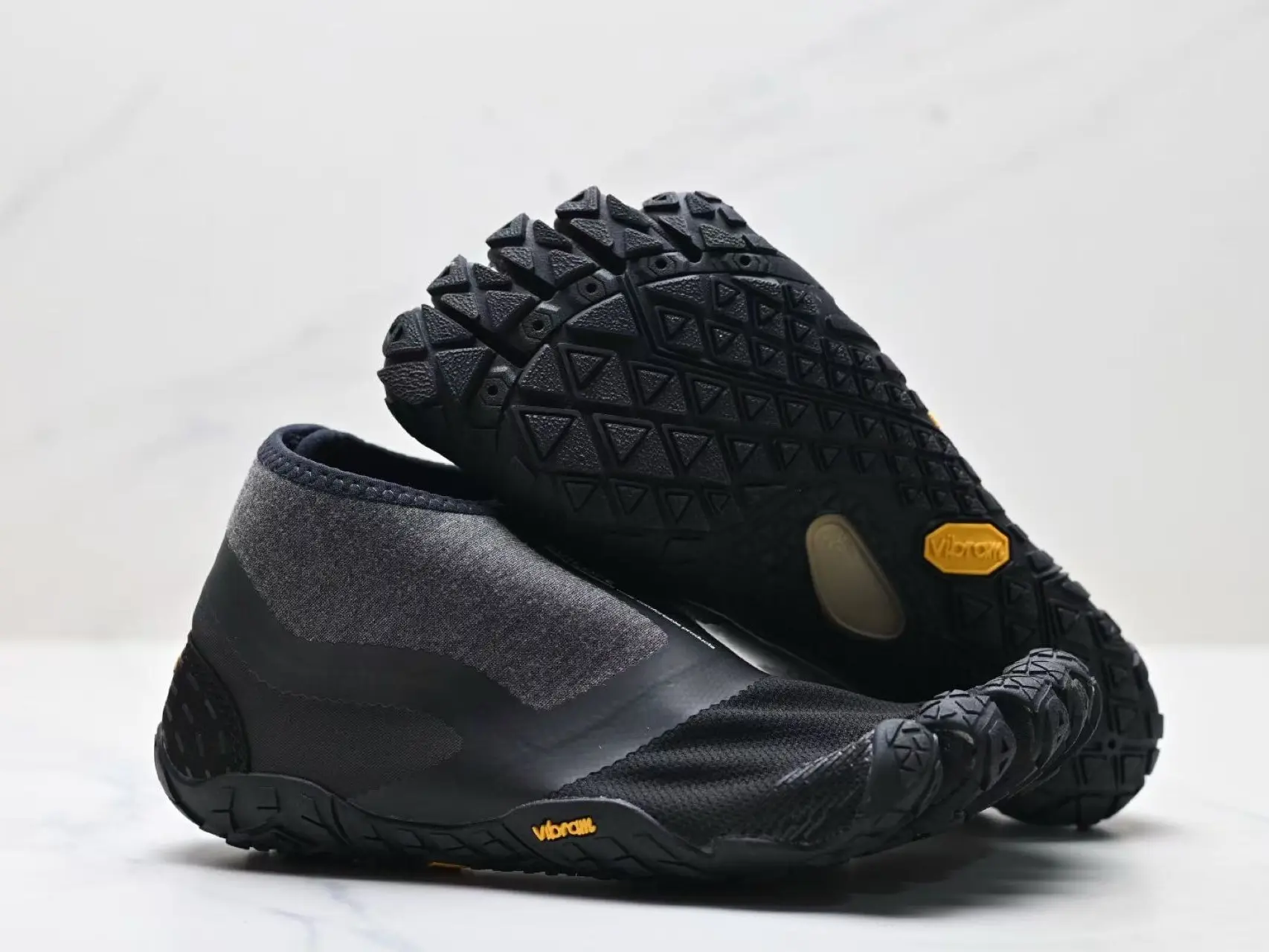 Vibram FiveFingers Barefoot Running Shoes for Men Women, Minimalist Five Toe Athletic Sneakers, Lightweight Breathable Zero Drop Footwear with Wide Toe Box, Ideal for Trail Running,Hiking, Walking, Outdoor Adventures Fitness Workouts and Everyday Comfort