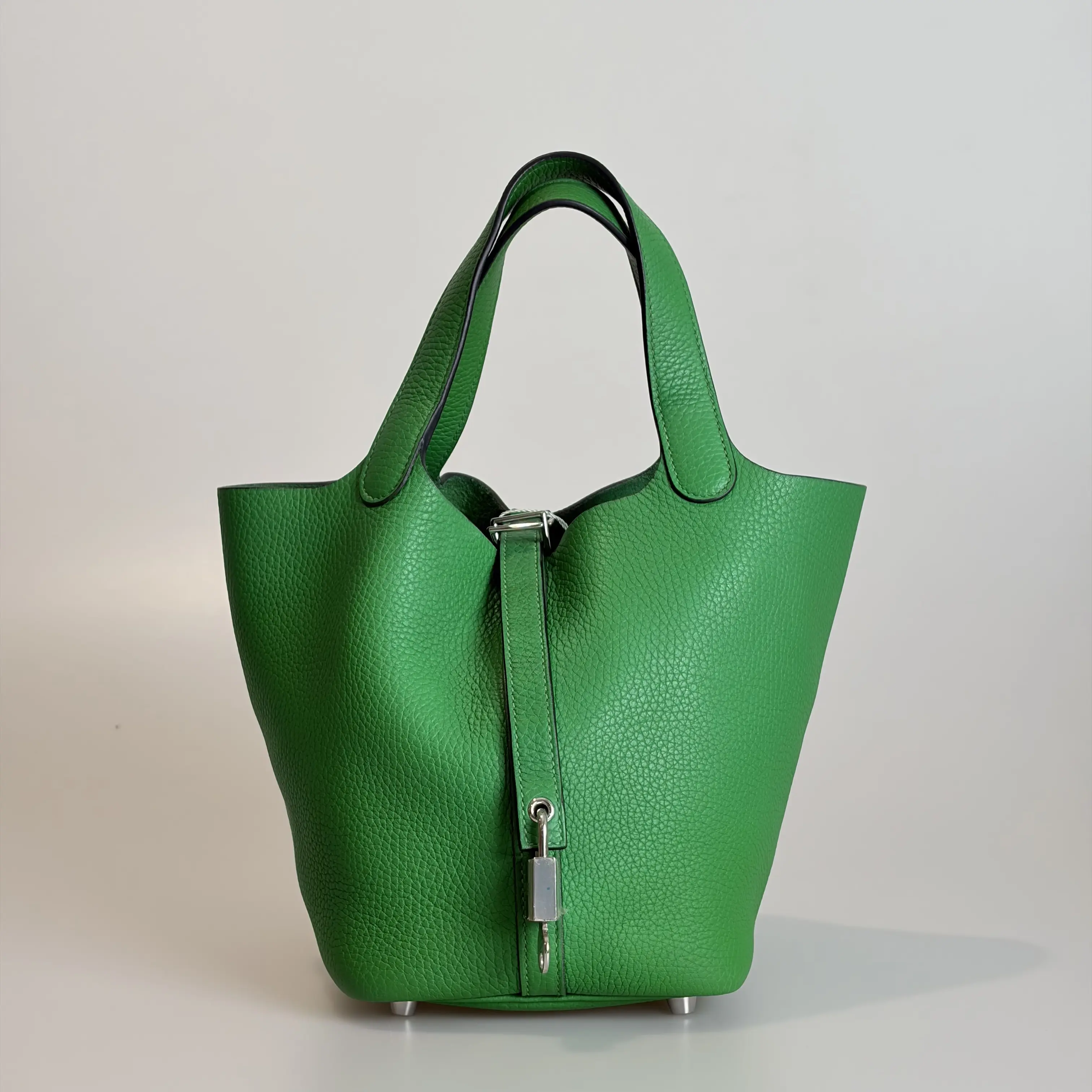 Pre-owned HERMÈS Taurillon Clemence Top Handle Bag Picotin Lock 18 Bambou Silver Tone Hardware 18294814