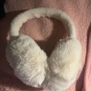 Women's Winter Earmuffs, Foldable, No Adjustable, Soft Polyester Fleece Ear Warmers with Stretchy Fit Perfect for Cold Weather