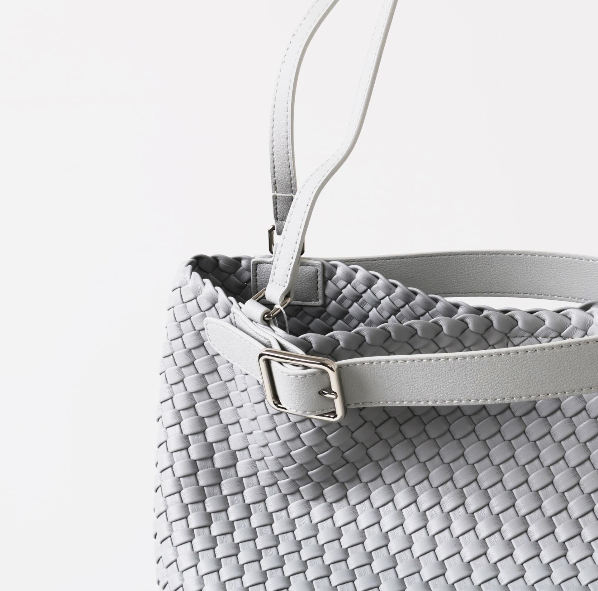 Elegant Woven Leather Shoulder Bag for Women Large Capacity Tote Stylish Durable Design Perfect for Everyday Use