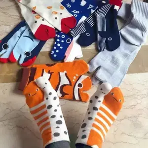 5 Pairs Mixed Abstract Cute Fish Socks, Funny Floral Aquarium Design, Unisex Knee High Split-Toe Socks, All-Season Wear, Striped