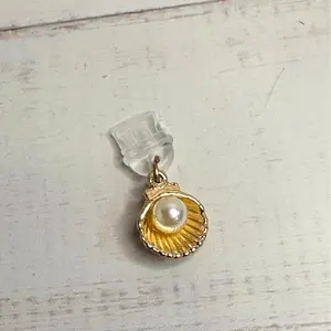 Kindle Charm Seashell with Pearl Accessories - Enhance Kindle or Smartphone with Unique Design - Cellphone Smartphone
