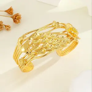 Vintage Gloden Peacock Bangle Easy to Wear Flower Patterned Luxury