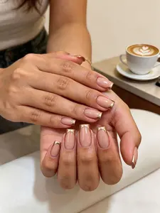 Aesthetic Gold Chrome Press on Nails 24Pcs Short Elegant Fake Nails Glue on Nails Square Shaped Acrylic Nails Nude Base False Nail Tips Short Coffin Stick on Nails for Women Manicure