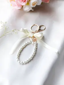 Pearl and Beige Ribbon Keychain