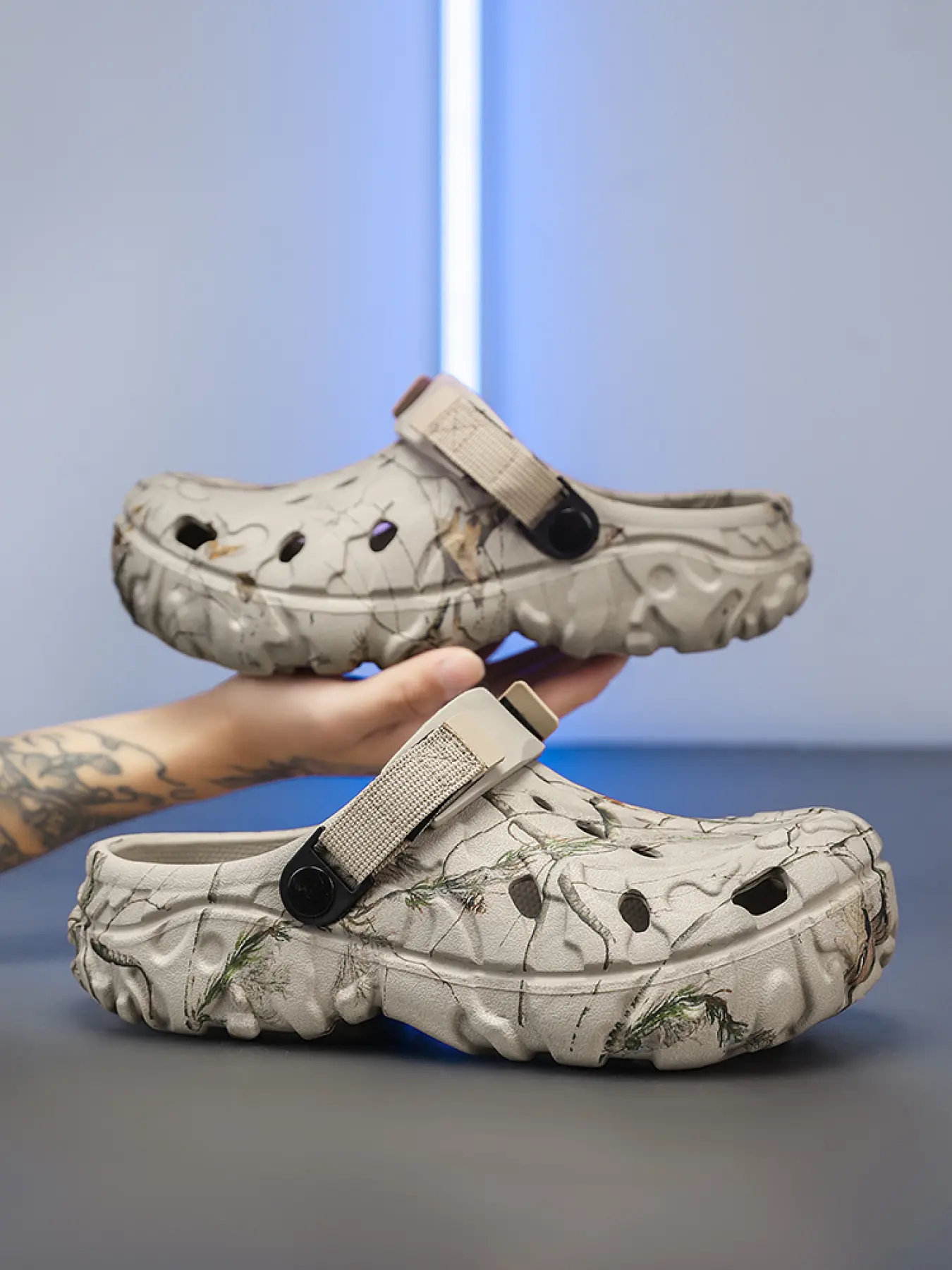 Unisex Irregular Print Clogs Water Clogs, Lightweight EVA Wave Sole Non Slip Beach Shoes with Adjustable Strap, Footwear Summer Outdoor Footwear