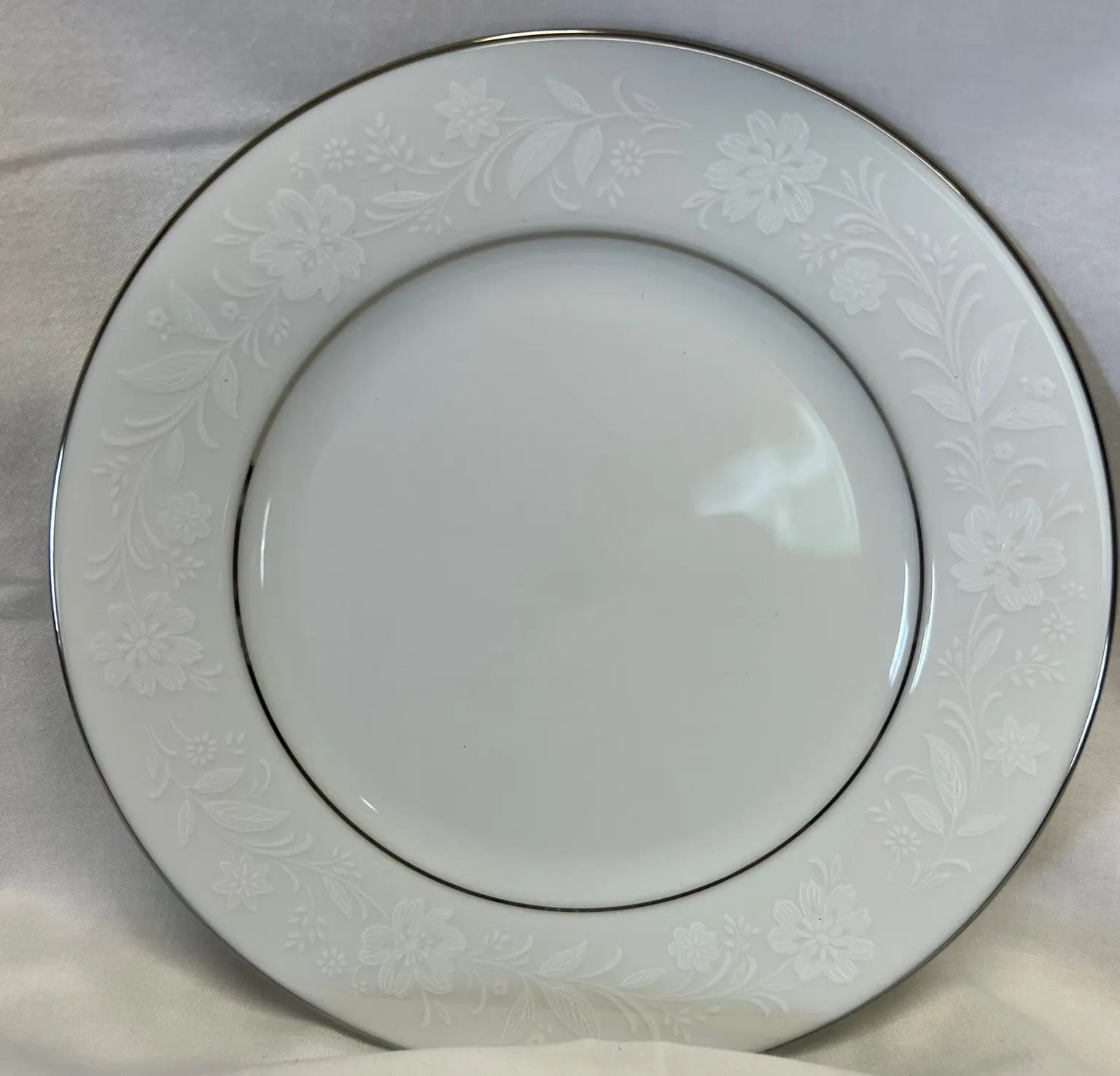 Noritake Ranier (6909) Bread & Butter Plate Japan White Floral Platinum Trim