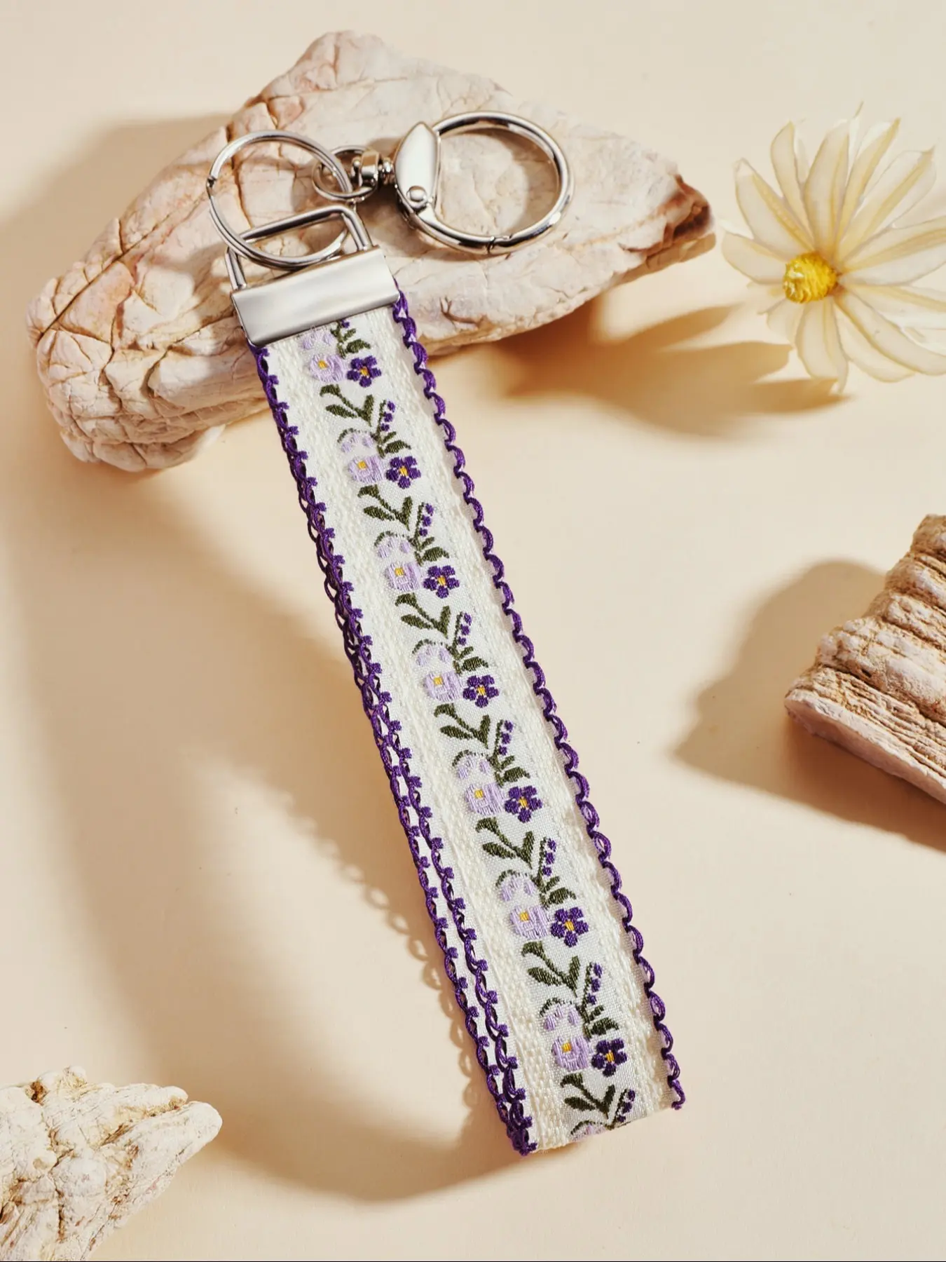 Women's Zinc Alloy Wrist Keychain, Floral Embroidered Ribbon Keyring, Fashionable Bag Charm, Universal Car Key Chain, All Season Accessory, Floral Pattern Keychain, Girly Keychain