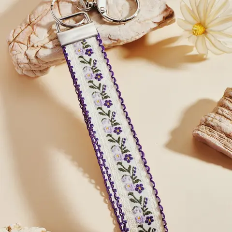 Women's Zinc Alloy Wrist Keychain, Floral Embroidered Keyring, Fashionable Bag Charm, Universal Car Key Chain, All-Season Girly Floral Pattern Accessory for Keys and Bags, Casual Fashion Keychain