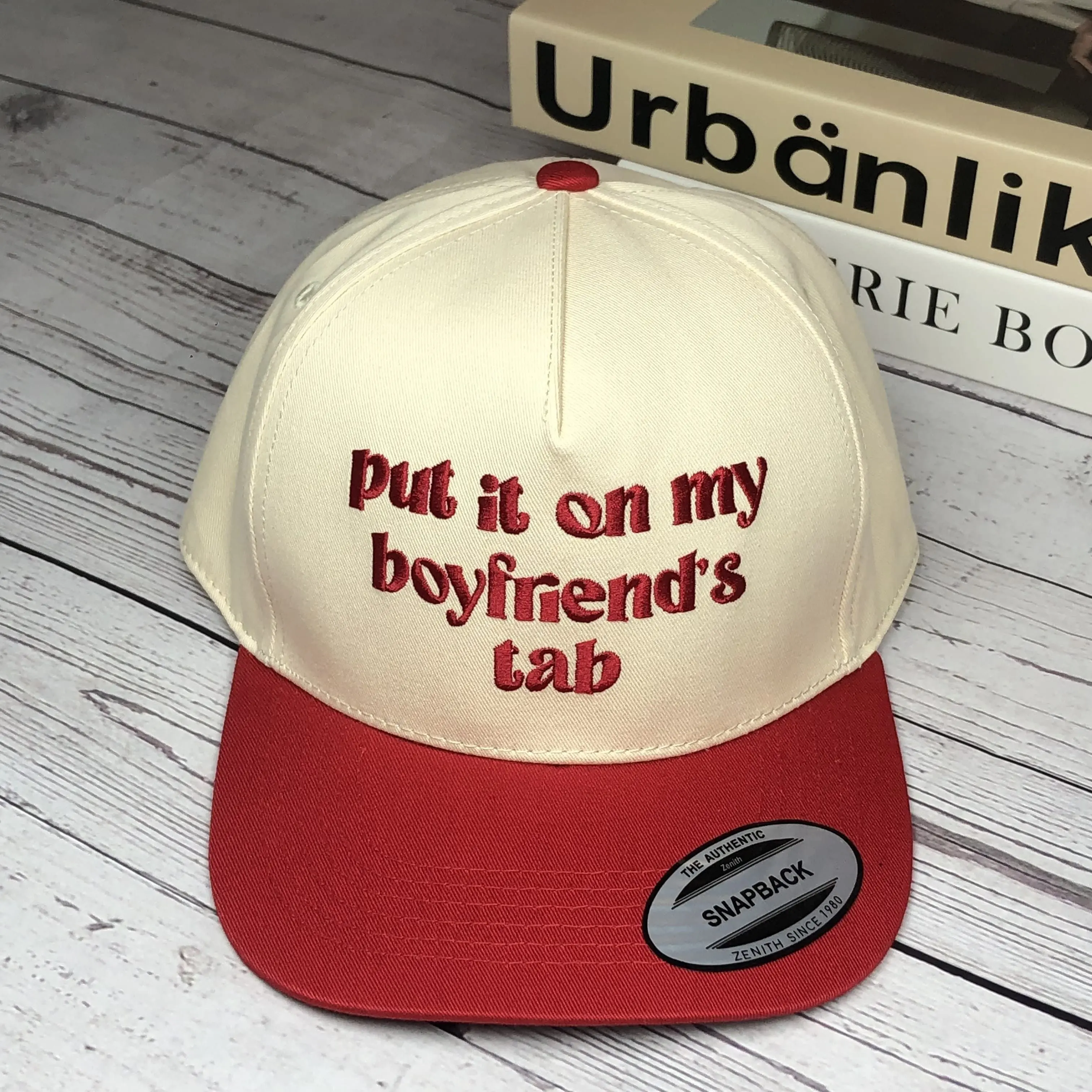 Embroidered Lifestyle Cap – Lightweight Construction, Relaxed Comfort, Perfect Outdoor Compani