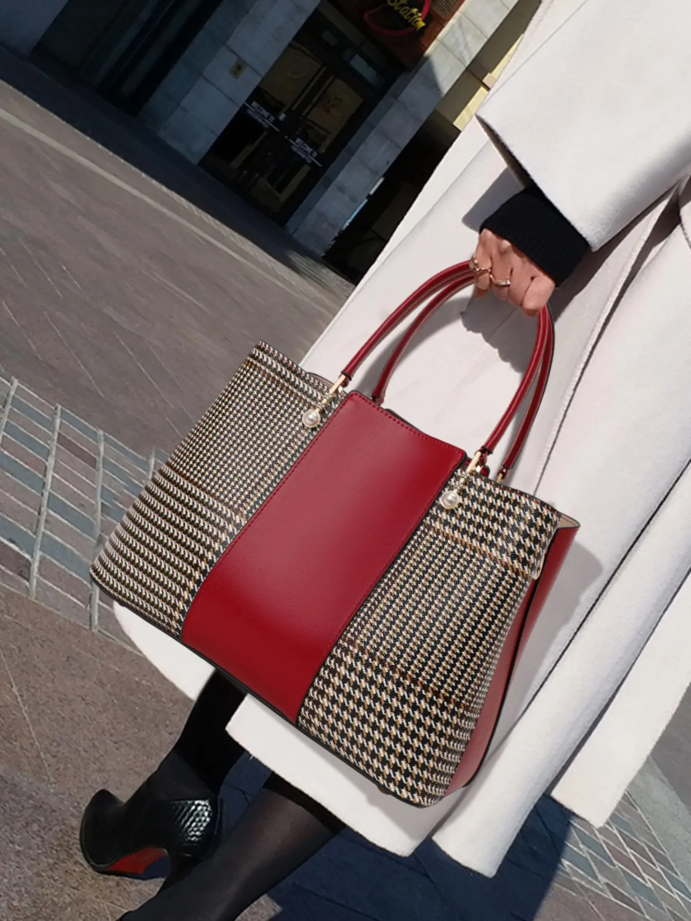 Women's Elegant Faux Pearl Decorated Handbag, Trendy Houndstooth Pattern Handbag with Adjustable Strap, Chic All-match Handbag for Daily & Work Use
