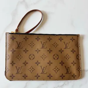 Pre-owned Louis Vuitton FINAL SALE Clutches & Wristlets Reverse Monogram Carry It Pouch