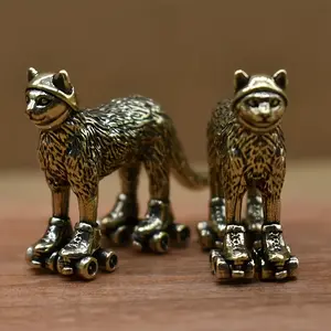 Vintage Brass Patinated Skiing Cat Ornament, Home Living Room Desktop Decoration, Tea Pet, Cross-Border Brass Craft Gift, Sculpture Desk Decor