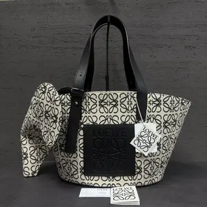 Pre-owned Loewe Canvas Shoulder Bags 7.8'' R2589 Shoulder Bag C18678446845 0528 T2 Ella