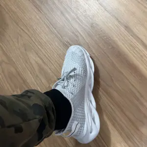 Product Review of Mens Shoes, Ultra-light Textured Design Lace-up Trainers for Treadmill Wear As Gift, Workout Sneakers, Casual Twist Sole Design Sports Running Shoes for Summer 2025 from R**1