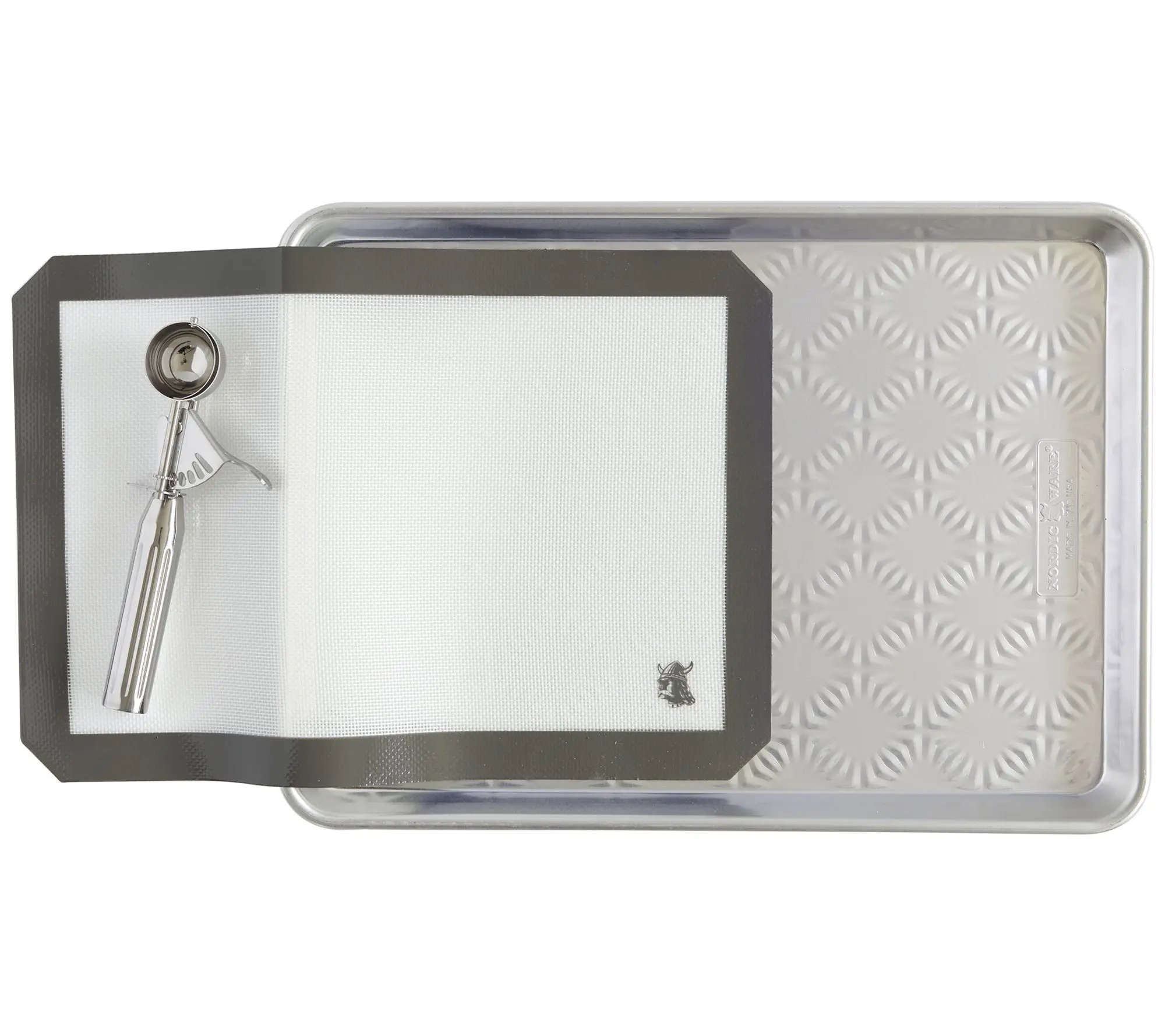 Nordic Ware Vintage Starburst Baking Sheet Set