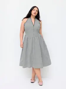 Gingham V-neck Tie Back Midi Dress Curve & Plus