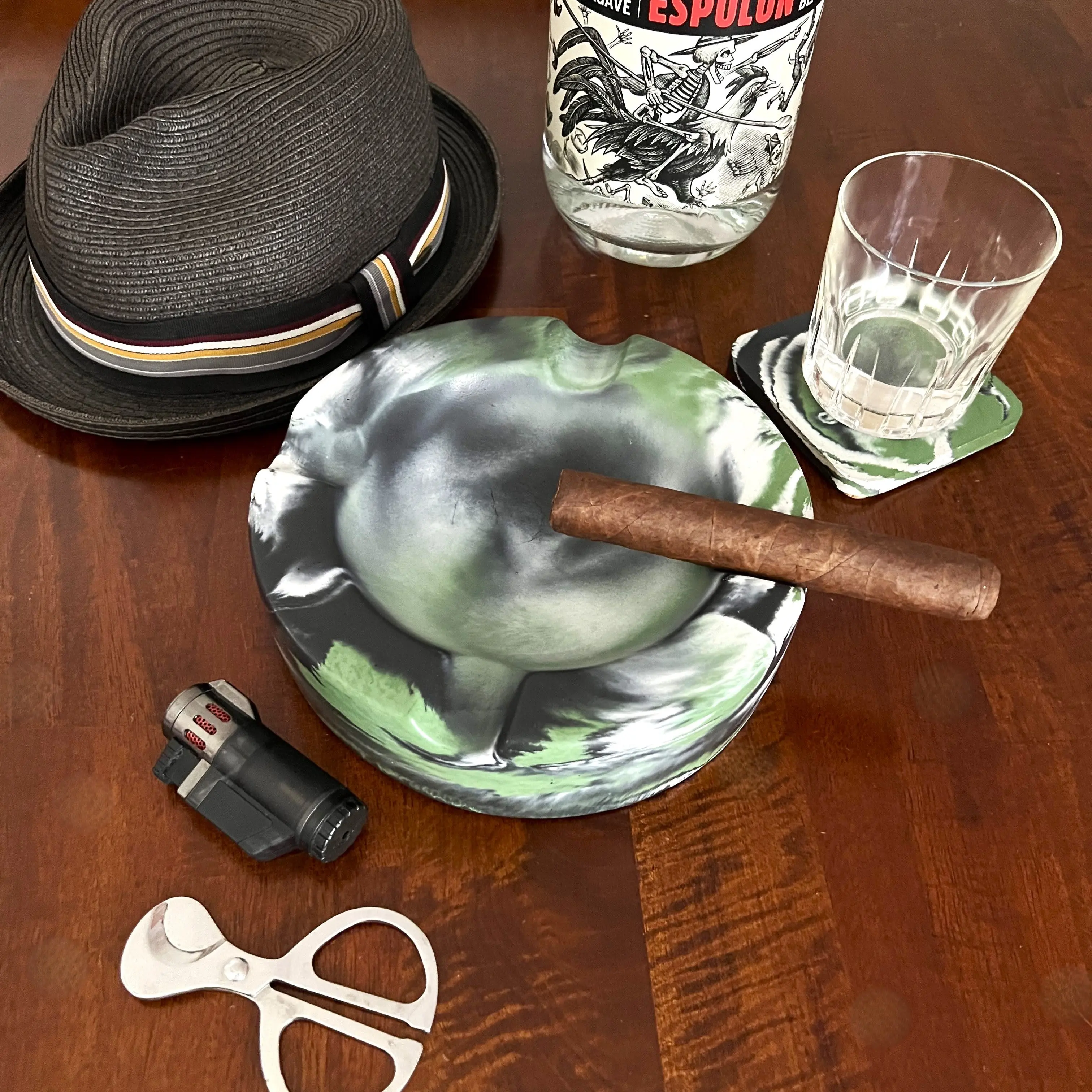 Green Marbled Large Round Cuban-Style Concrete Cigar Ashtray