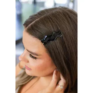 Sleek Waves Hair Clip in Black