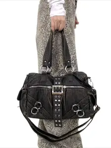 Ladies' retro retro vegan motorcycle tote bag, featuring a wasteland style front pocket, soft shoulder bag with detachable shoulder strap, fashionable large capacity bag, personalized street Y2K handbag, rivet design, suitable for daily commuting, ga