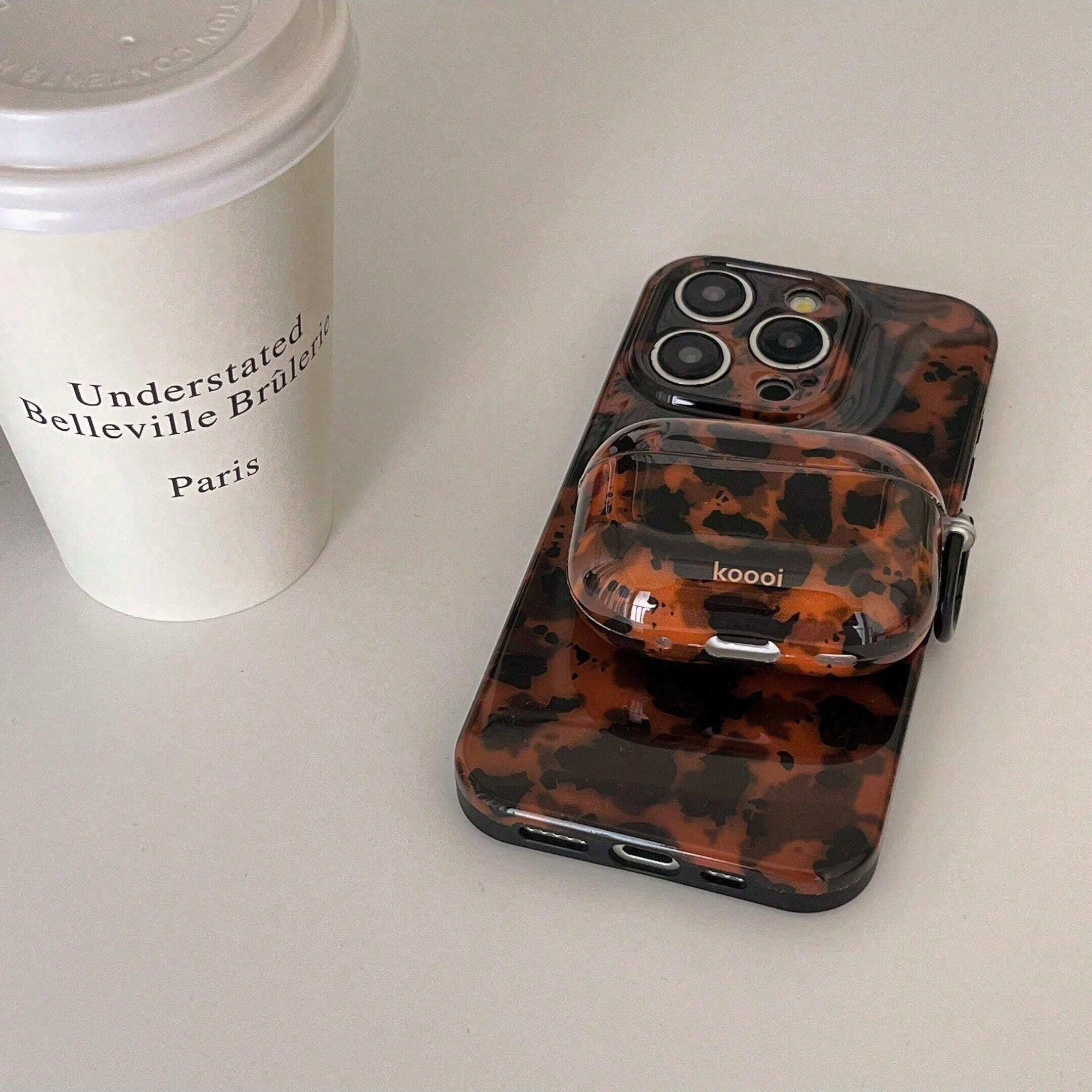Leopard Print Phone Case Set with Earbuds Case, Stylish Protective Cover, Compatible with iPhone 14–16 Pro Series, Shockproof Slim Design