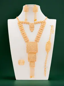 Middle Eastern Arabian Palace Geometric Maze 5-piece Elegant Jewelry Set. Minimalist geometric design exudes noble elegance. Made of durable brass with a unique champagne gold finish. Perfect as a gift, and ideal for Ramadan dinners and weddings.