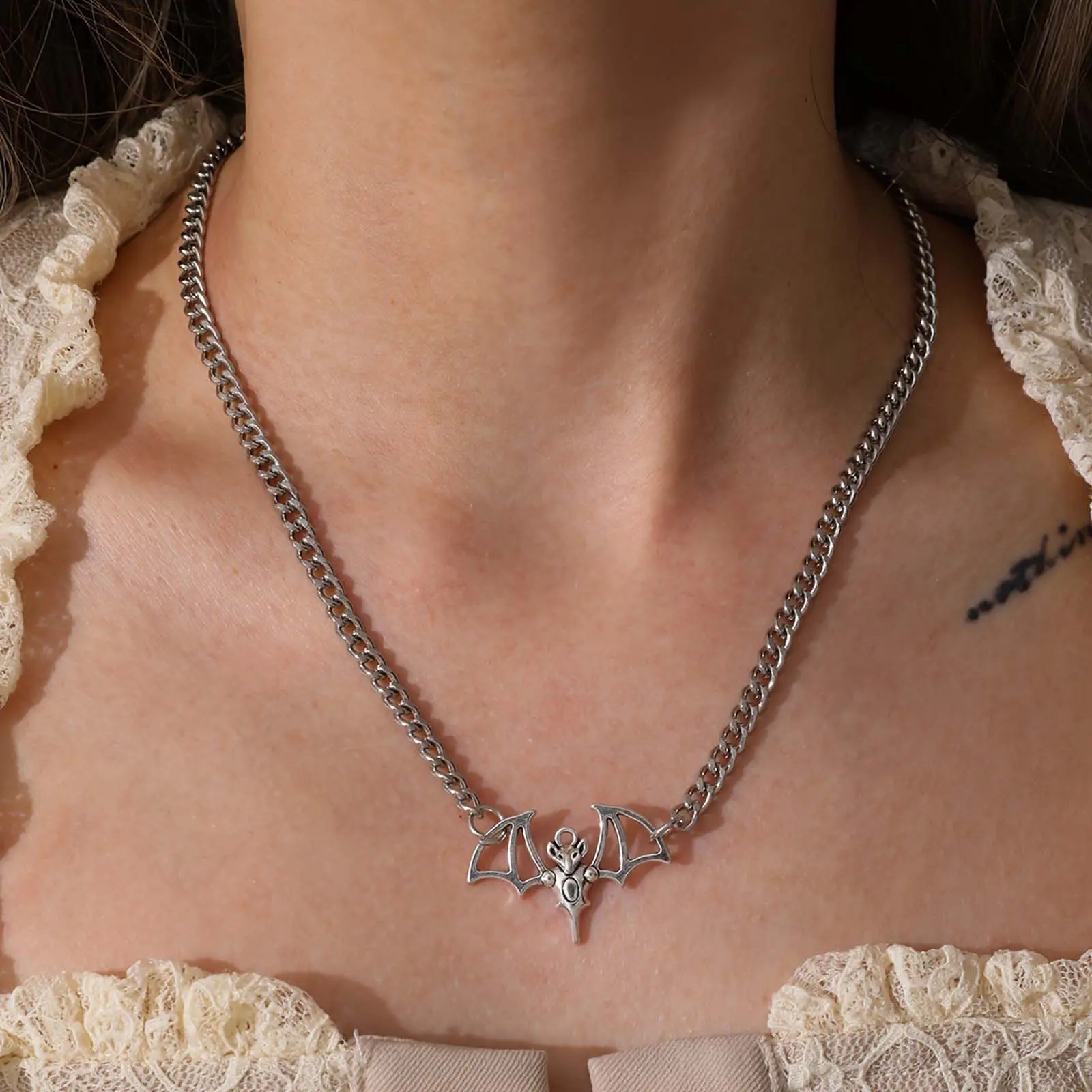 Alternative Style Bat Pendant Necklace, Gothic Minimalist Single Strand Chain for Casual Daily Wear & Halloween, Minimalist Chain Necklace, Gothic Witch Jewelry, Clavicle, Metal Coating