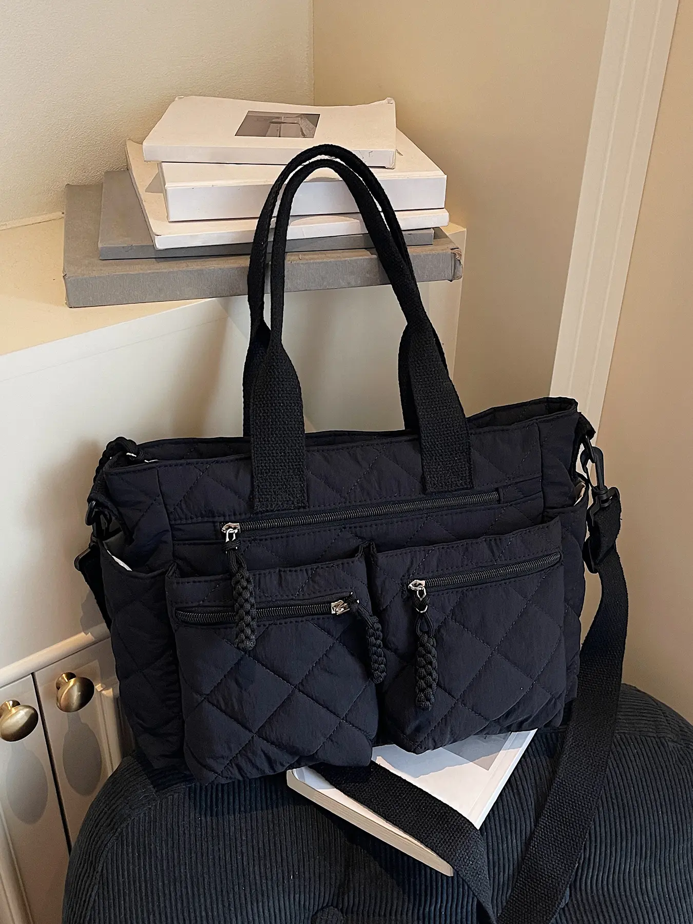 Minimally designed multi compartment tote bag, Casual shoulder bag, Casual shoulder purse, Everyday shoulder bag, with diamond grid decoration and zipper woven hanging decoration, multiple outer pockets, suitable for daily commuting, shopping