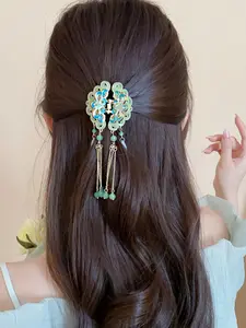 Elegant butterfly droplet bead tassel hair clip, with a fashionable and elegant Chinese style design, is the perfect accessory for women and girls, suitable for all occasions, Flower Hair Clip