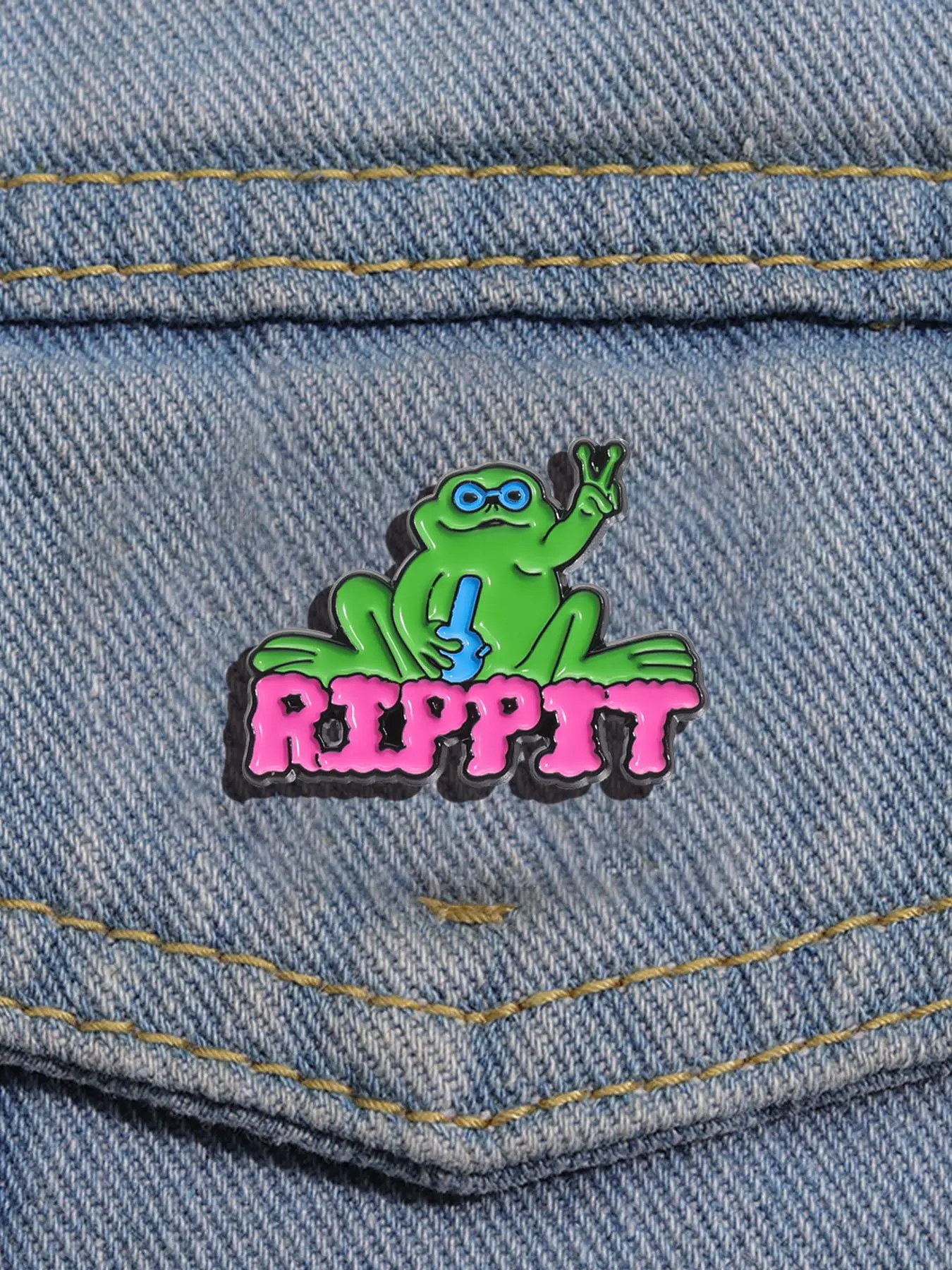Cute Frog & Letter Design Brooch, Fashion Alloy Brooch Pin for Clothes, Creative Personalized Badge for Daily Clothing Decor, Flower Brooch Pin, Fashion Accessory