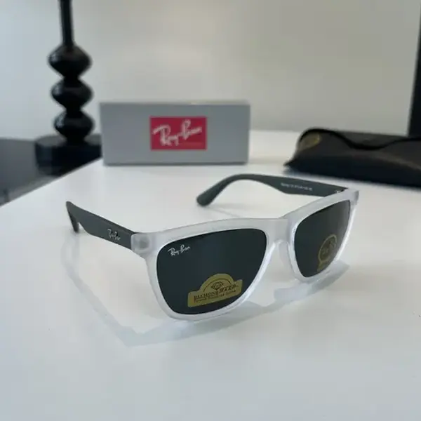 Ray-Ban Justin Sunglasses for Men & Women – Matte White Frame, Black Lens Design Ray-Ban Justin Sunglasses for Men & Women – Matte White Frame, Black Lens Design