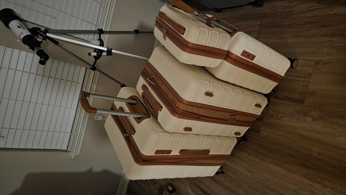 Item: 4PCS Off-White