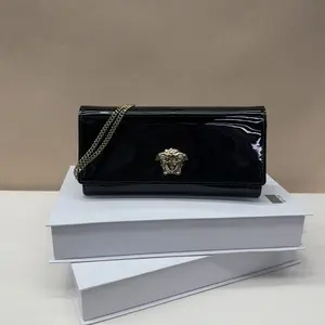 Pre-owned VERSACE Patent Shoulder Bags 7.8'' R979 Shoulder Bag C11927937567 1231 T1 Chloe