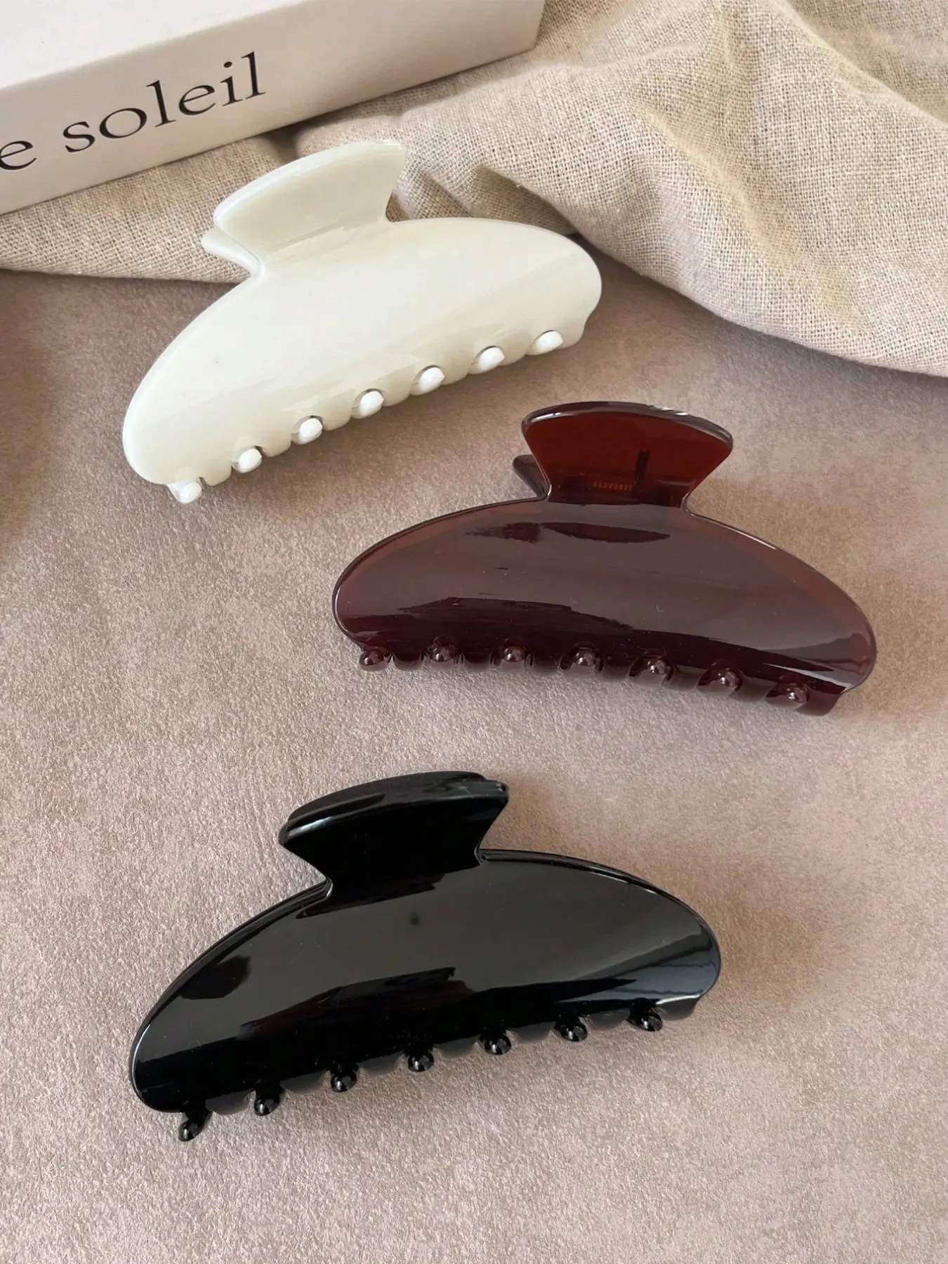 3-Piece 9cm Large Lightweight Hair Claw Set, Solid Color Claw Clips for Women, Hair Clips for Styling, Half Up Half Down Hair Clip, Minimalist & Versatile for Daily Wear, Parties & Beach