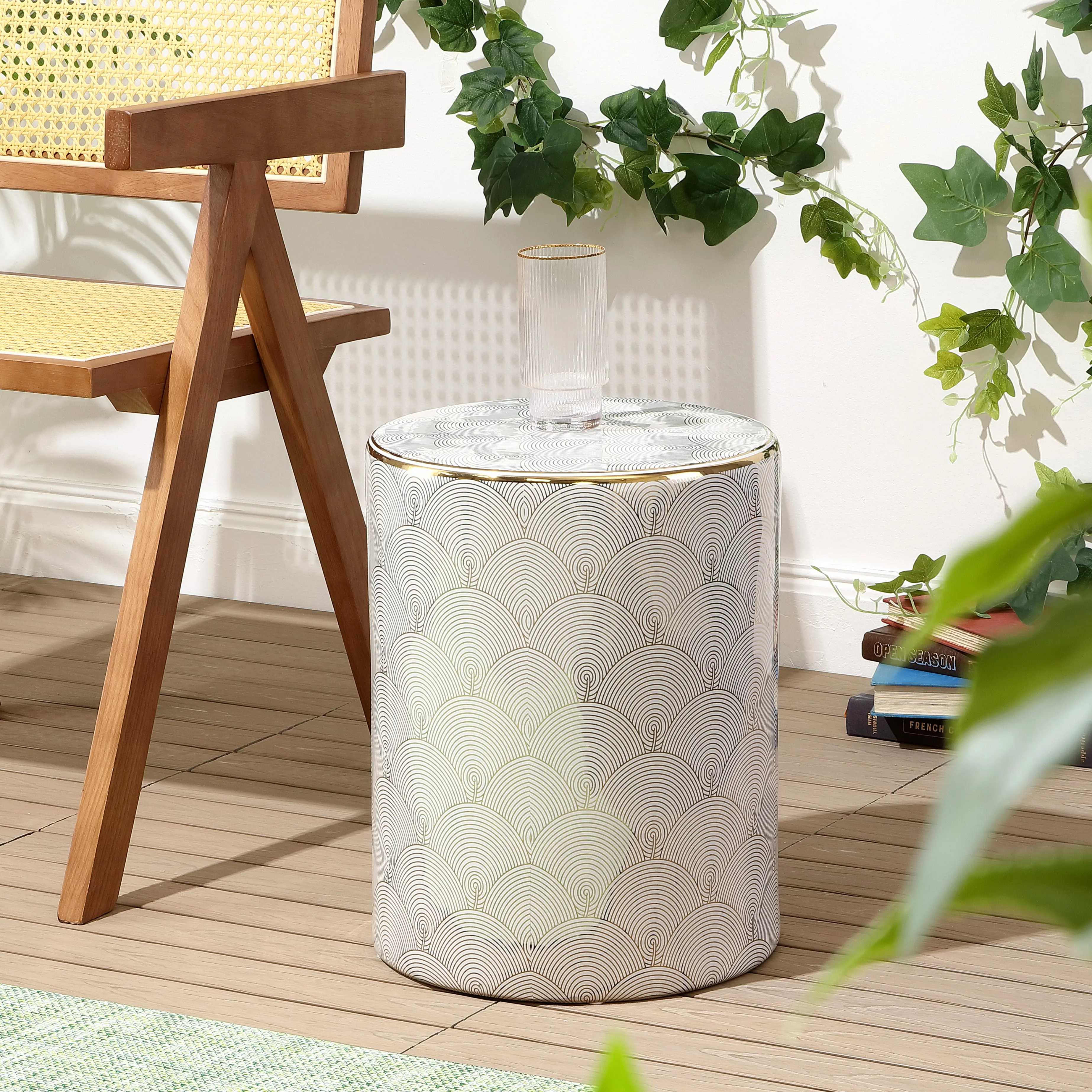 JONATHAN Y Fish Scale 17" Modern Ceramic Garden Stool, White/Gold