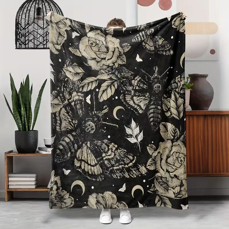 Gothic Death's Head Moth & Roses Flannel Blanket,1pc Flannel Blanket, Gothic Insect And Flower Black Throw, Halloween Christmas Gift Blanket, Suitable for Sofa, Bed, Couch, Chair - Printed Flannel Throw, Small Nap Blanket