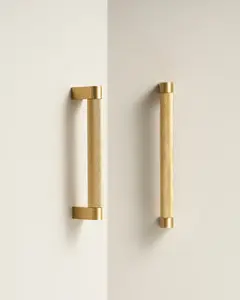LAFAYETTE KNURLED BRASS PULL WITH CYLINDRICAL POSTS