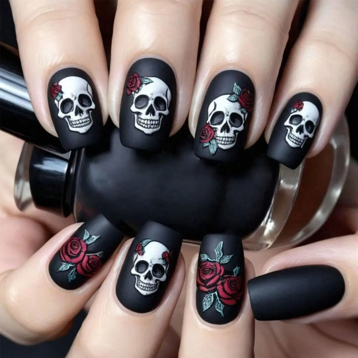 24pcs Dark Skull Rose Short Square False Nails, Glossy Finish, Trendy Party-Ready Design, Unique Detachable Nail Art Pieces