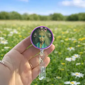 Funny Disgusted Doll Face Sparkly Retractable Badge Reel Cute Nostalgic Kitsch Acrylic ID Holder For Nurse Teacher Office Gag Gift