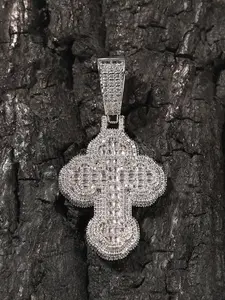 Four-Leaf Clover Hip-Hop Cloud Cross Pendant Necklace, Copper Zircon Fashion Jewelry, Unisex Street Style, All Seasons Accessory