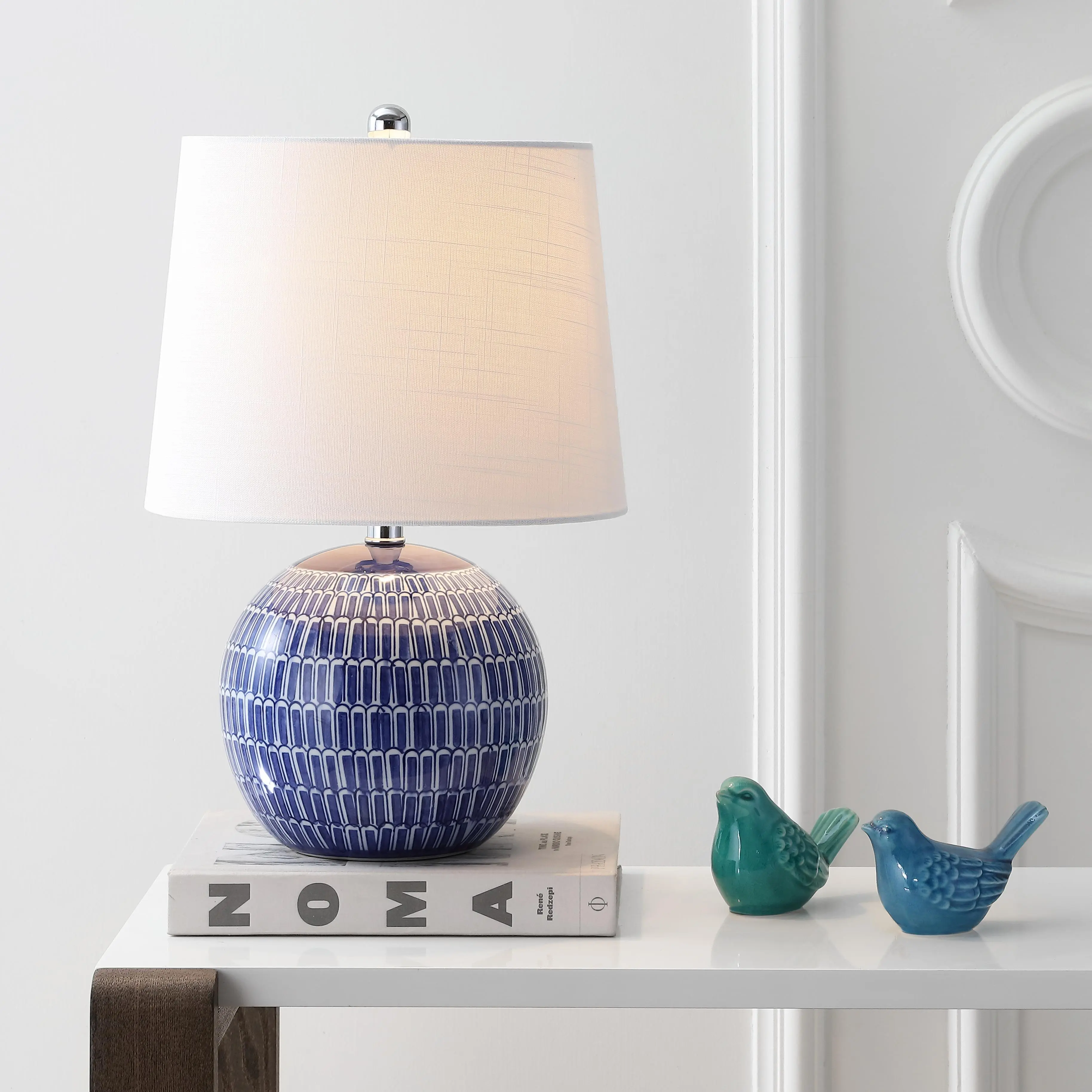 JONATHAN Y Ronald 21" Hand-Painted Ceramic Sphere Base Table Lamp, Navy - Home Decor Lighting, Table Lamp Decoration, Bedroom Bedside Use, Coastal Transitional Ambient Lighting, White Cotton-Linen Drum Shade, Rotary Switch, LED Bulb Included