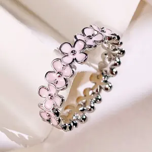 Elegant Floral Adjustable Ring for Women – Minimalist Flower Design Jewelry, Cute Gift for Daily Wear & Special Occasions