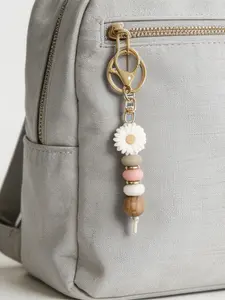 Fashionable and cute sunflower pendant keychain Keychain For Bags, suitable for daily wear, vacation and dating occasions, and also a surprising and exquisite small gift, Cute Charms Keychain