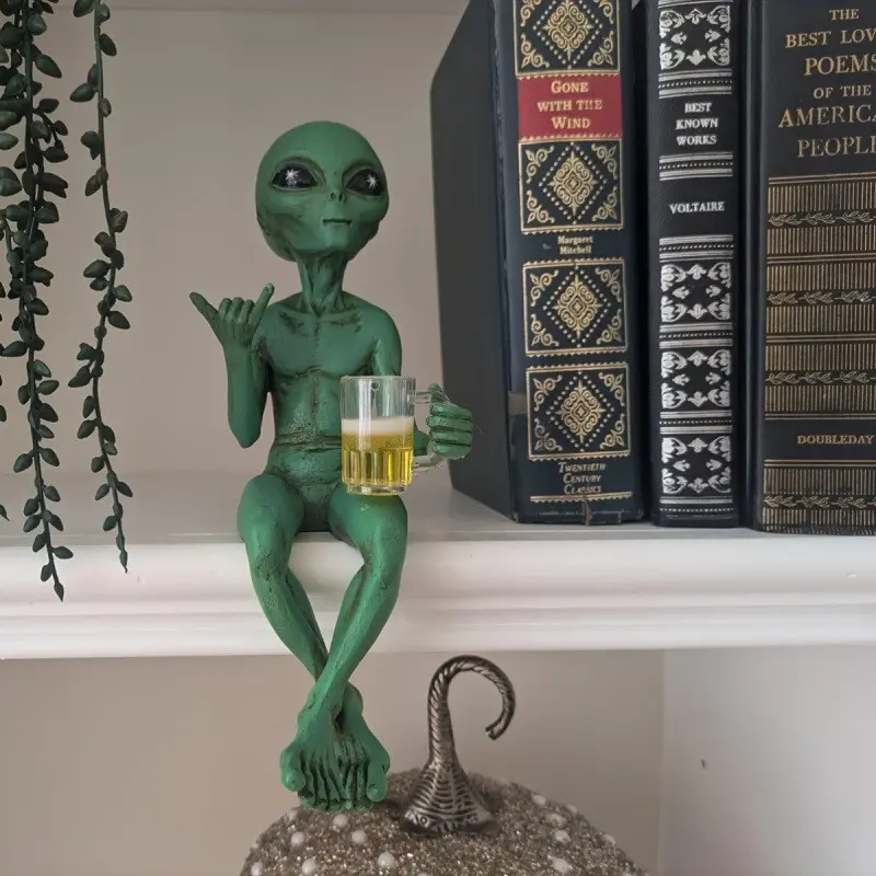 Alien Design Beer Drinking Statue, Fun Humorous Decorative Outer Space Decor, Alien Figurine with Beer Cup, Sci-Fi Gift for Fans, Resin Ornament, Decoration, Ornaments