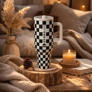 40oz stainless steel insulated mug, large capacity travel mug, double-walled vacuum insulated stainless steel, with straw lid and handle, leak-proof, keeps drinks hot for 12 hours and cold for 24 hours, checkered pattern, a suitable gift for both men and