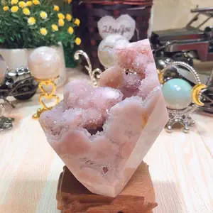 Live room dedicated to shooting shopping crystal links